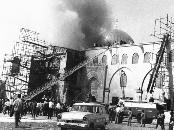 هاجم الصهاينة المسجد الأقصى وأحرقوه عام