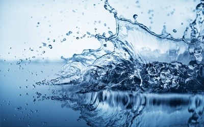 مما يتكون جزيء الماء H2O