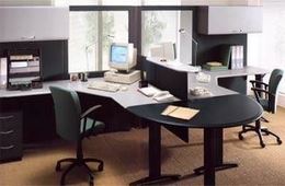 البيئة المادية للمكتب: يقصد بها أقلام وأوراق ومعدات ضوئية