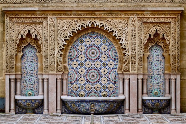 ركز الفن الإسلامي على فن العمارة والمنمنمات والزخرفة و الخط