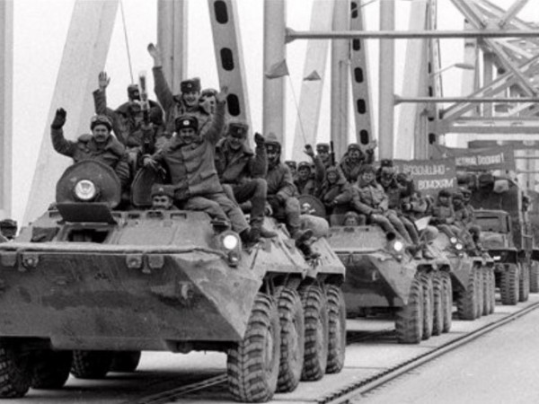 في أي عام اجتاح الاتحاد السوفياتي أفغانستان بقوة عسكرية