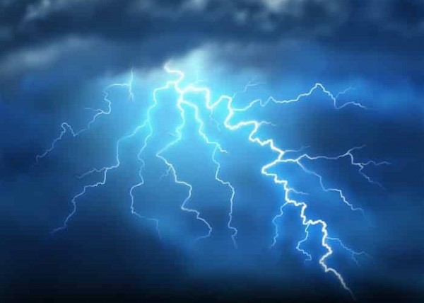 يتم تثبيت بعض النيتروجين أثناء العواصف الرعدية عندما تتحول الطاقة الناتجة من البرق إلى