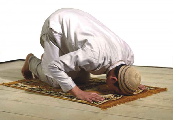 كيف يحقق المسلم الخضوع لله تعالى بأداء الصلاة